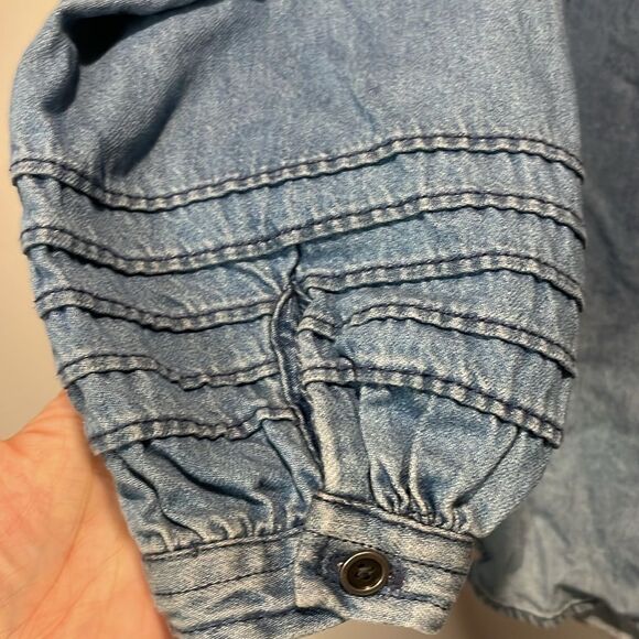 American Eagle Outfitters- Chambray Denim Full Button Down Shirt- Size XS - Picture 4 of 8